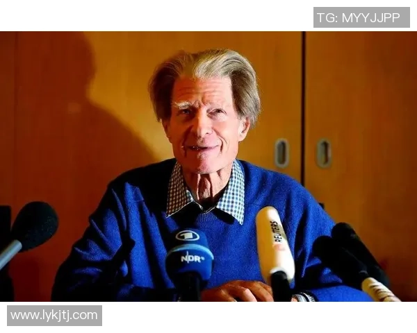 足球巨星背后的导师与他们的成就之路揭秘